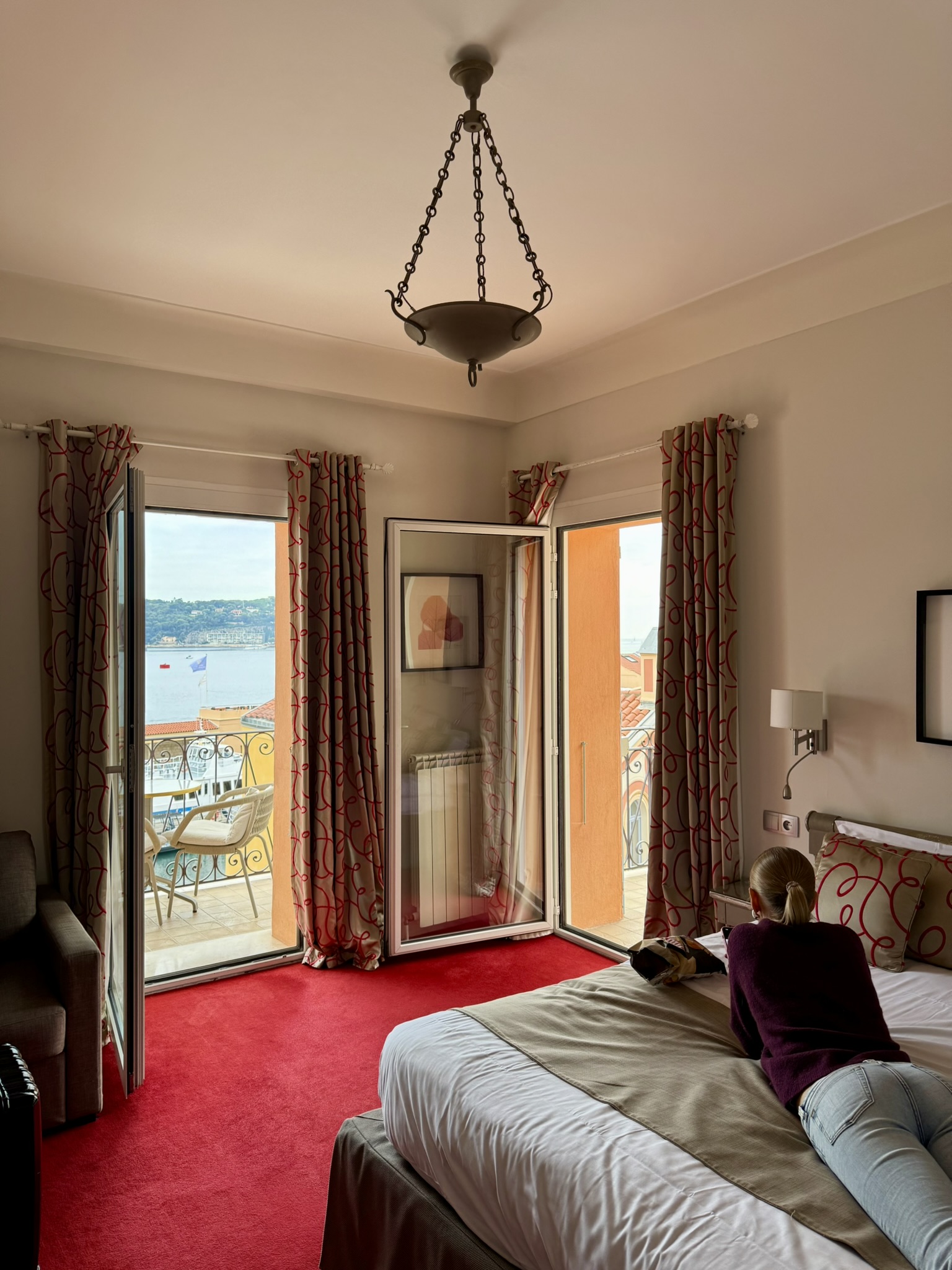 Ett hotellrum med utsikt på Welcome hotel i Villefranche-sur-Mer